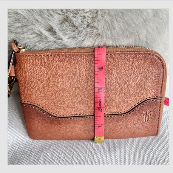 Frye Paige Tassel Cognac Leather Wristlet Clutch Wallet Gold Hardware Zip Bag - Picture 9 of 9